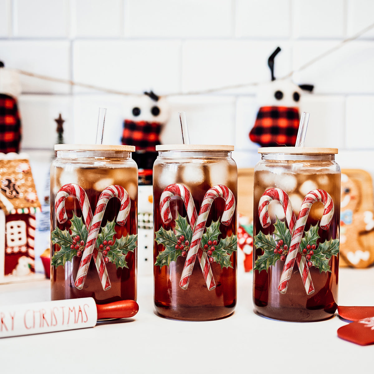 Unique Christmas gifts candy cane holly glass cup 17oz - Holiday traditional coffee tumbler bamboo lid straw
Sparkly Christmas coffee mug – holly wreath and candy cane design glass tumbler