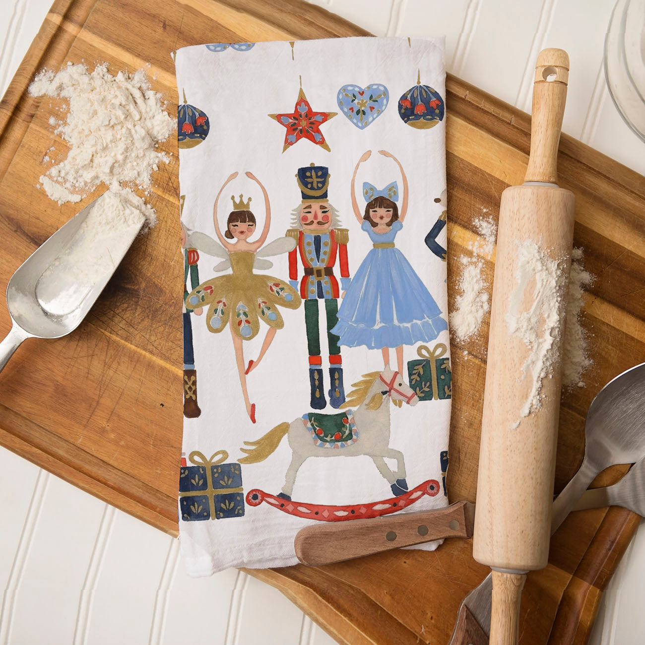 holiday kitchen refresh decor towel classic theme
winter home aesthetic christmas kitchen towel
warm cozy holiday kitchen accessory decor
simple elegant christmas kitchen styling towel