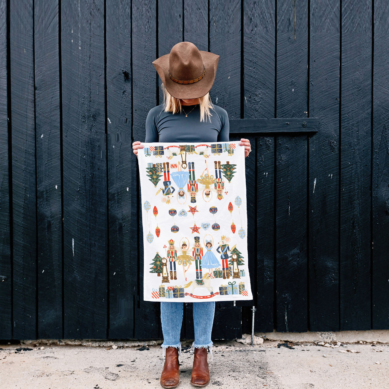 kitchen towel for holiday cooking and decorating
practical christmas kitchen accessory decorative towel
holiday towel for drying dishes elegant design
christmas baking towel festive kitchen decor