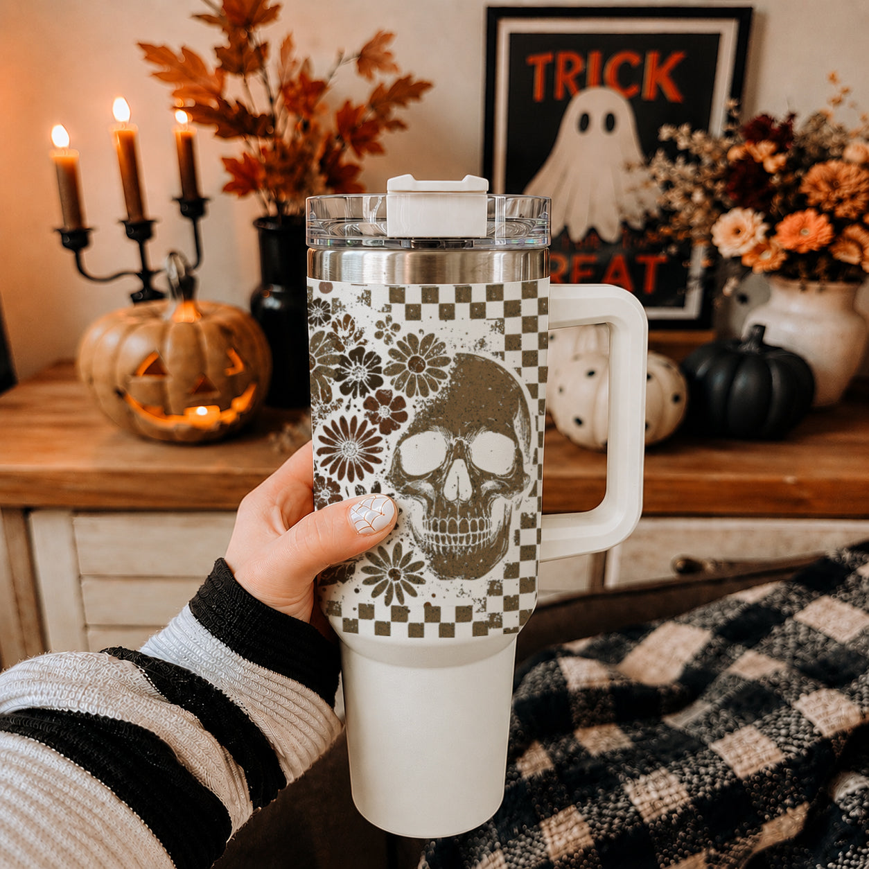 Spooky season insulated cup with checkerboard skull ghost design
Retro skull tumbler with Halloween ghost artwork
Ghost skull cup with vintage Halloween aesthetic
Checkered ghost tumbler with skull and floral details
Halloween checkerboard tumbler with skull and ghost design
Retro checkered tumbler for Halloween and fall
Neutral checkered Halloween tumbler with spooky artwork
Boho spooky tumbler with skull ghost and flowers