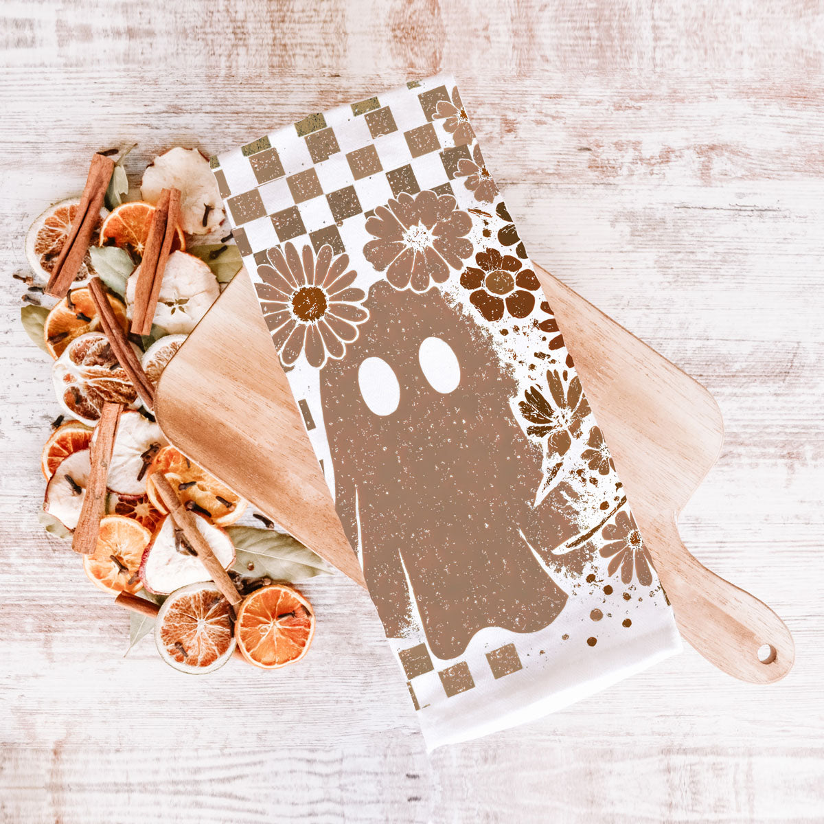 retro skull kitchen linen for halloween hostess gift
skull and flower flour sack towel for fall bread basket
earth tone halloween skull towel for cozy cottage décor