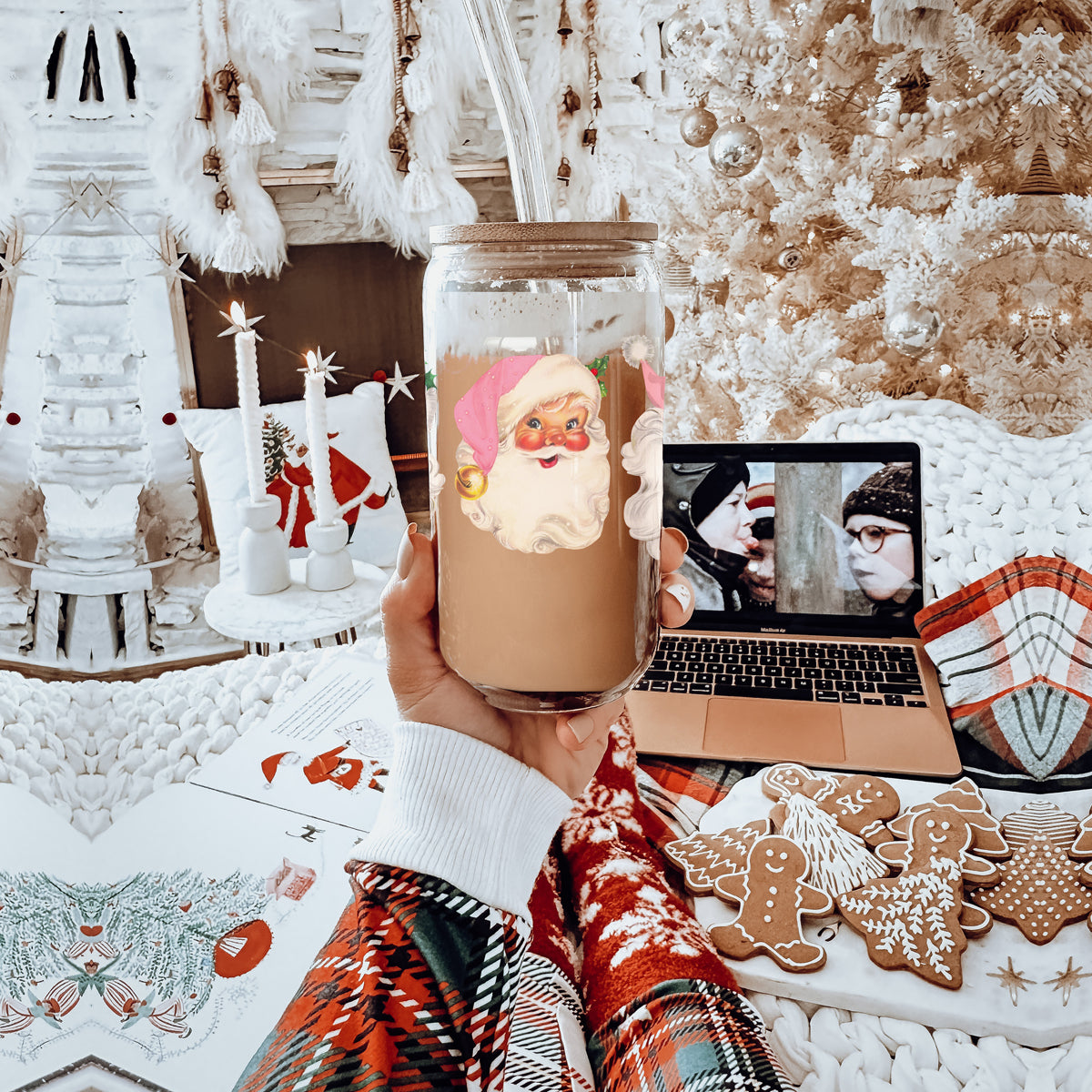 Christmas kitchen gifts glass cup 17oz - Vintage Santa pink hat tumbler bamboo lid glass straw - Holiday decor
Holiday coffee tumbler – festive glass cup with pink hat Santa faces