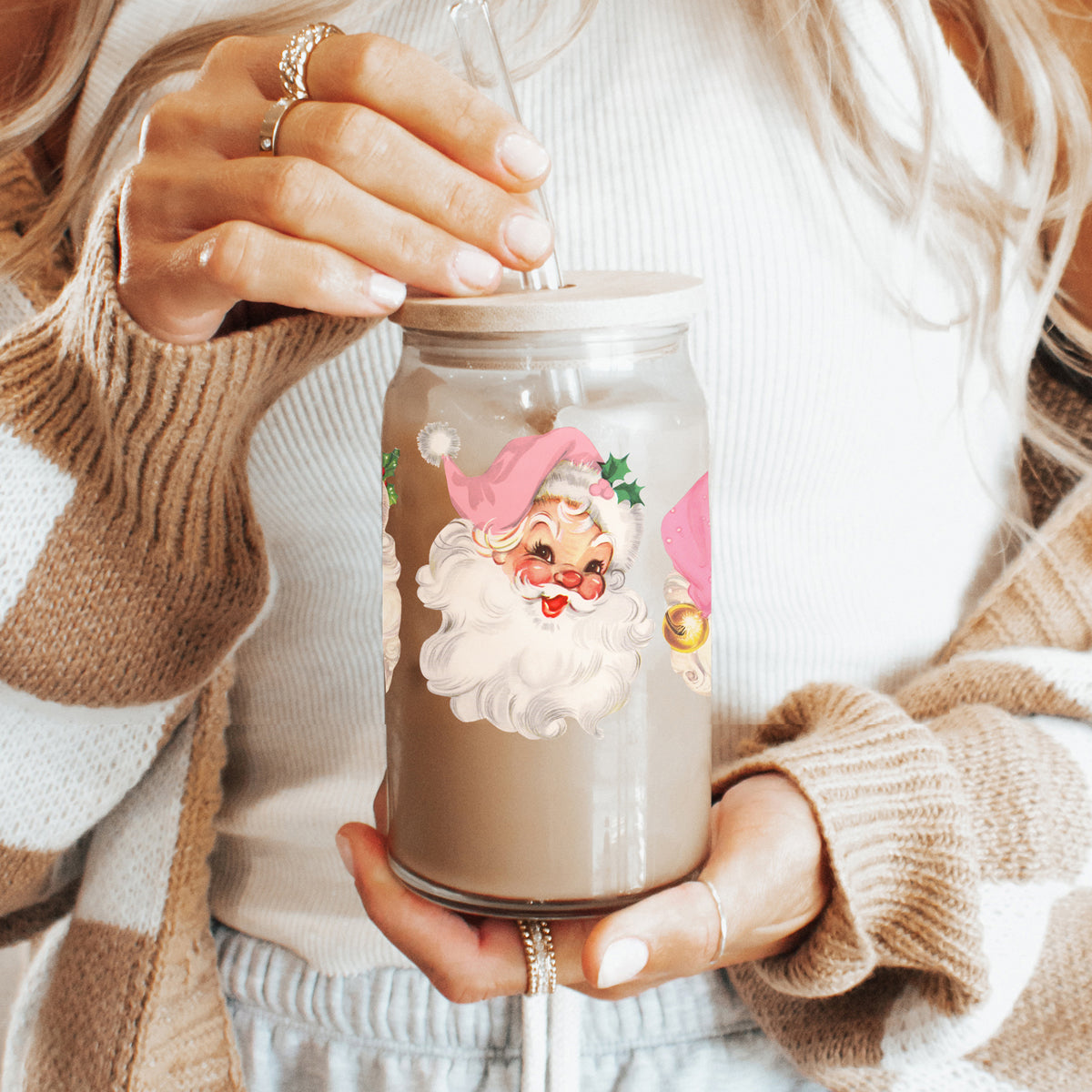 Retro Christmas tumbler cup - Santa glass with bamboo lid and straw
Vintage-inspired Christmas glass tumbler - festive Santa face holiday design