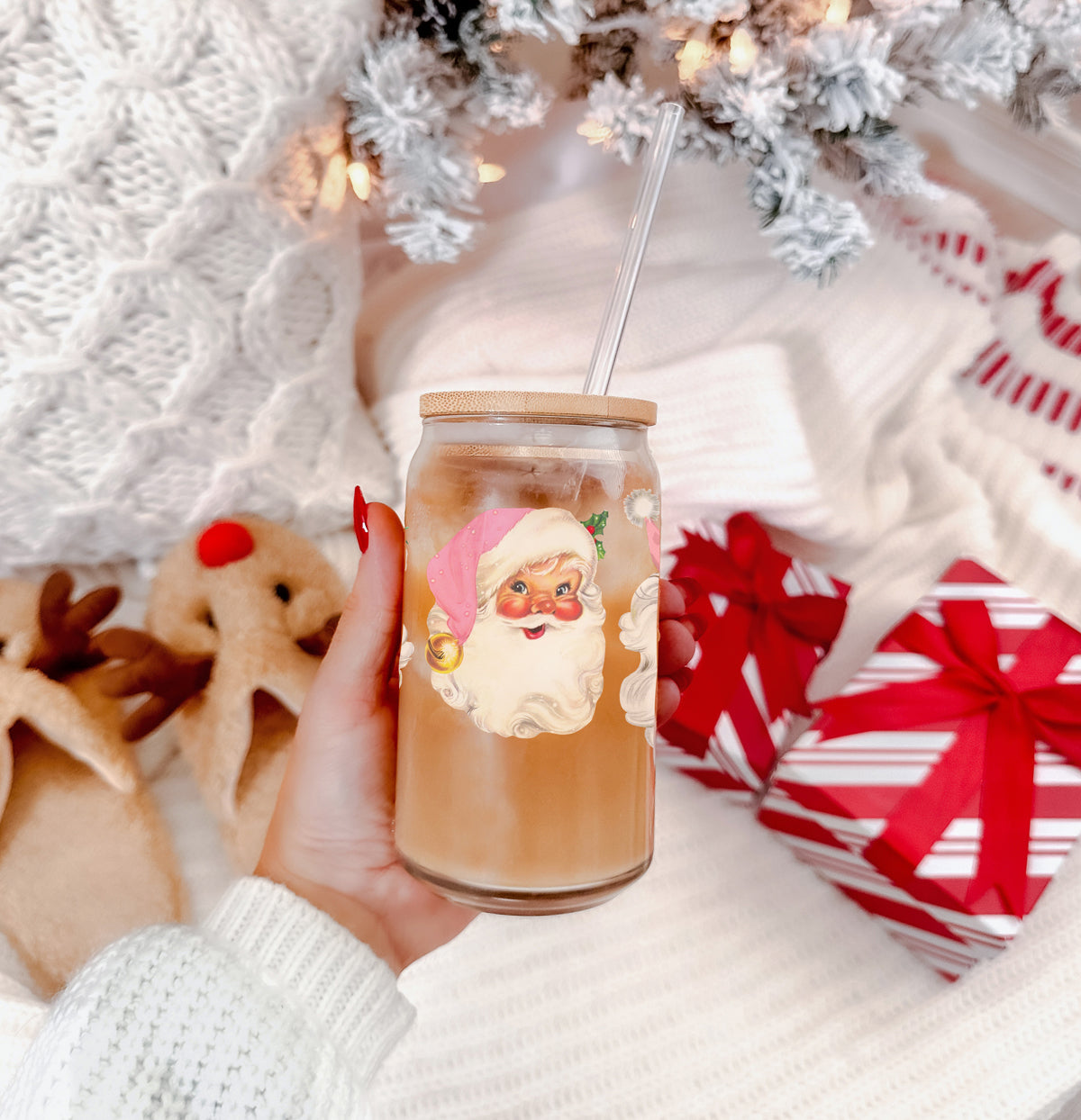 Christmas stocking stuffer gift - retro Santa tumbler with pink hats
Vintage Christmas decor tumbler - Santa face holiday glass cup