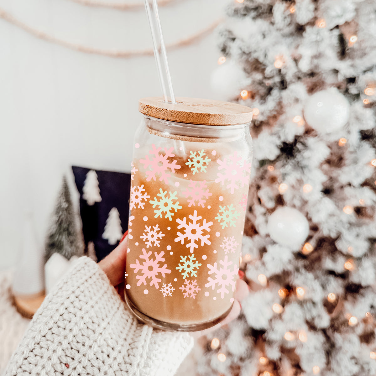 Christmas pastel pink mint snowflake coffee cup gifts - Winter festive drinkware bamboo lid
Christmas glass tumbler with mint and pink snowflake wrap