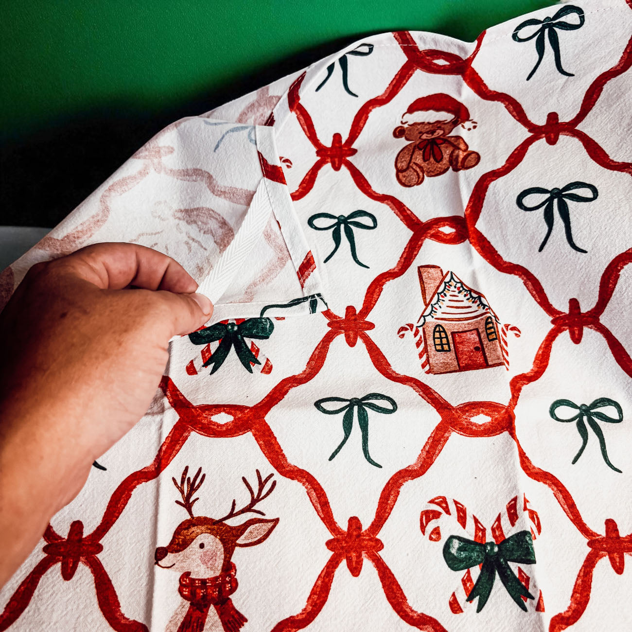 Vintage retro Christmas kitchen styling
1950s Christmas kitchen decor towel
Retro Christmas home decor kitchen
Mid century Christmas kitchen towel