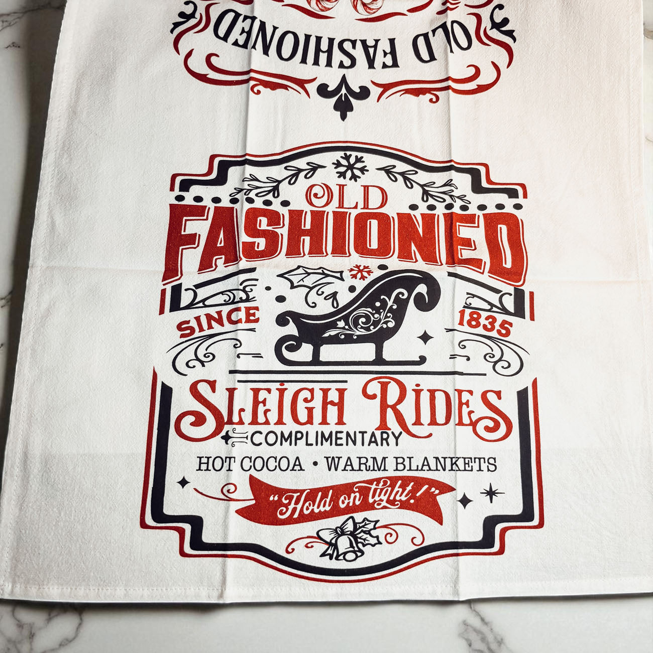 Old fashioned Christmas kitchen accessories
Traditional holiday kitchen towel
Vintage Christmas kitchen styling