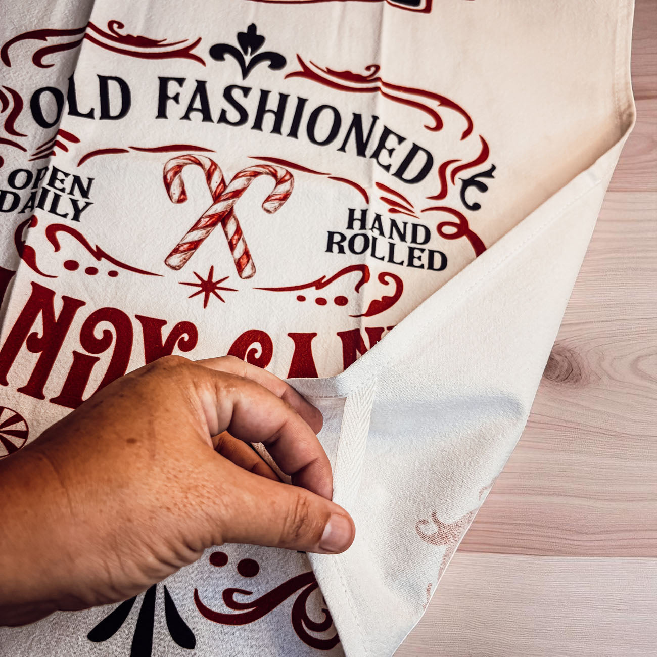 Christmas candy cane kitchen styling
Candy cane holiday kitchen
Sleigh rides Christmas kitchen accessories
Vintage sleigh holiday kitchen towel